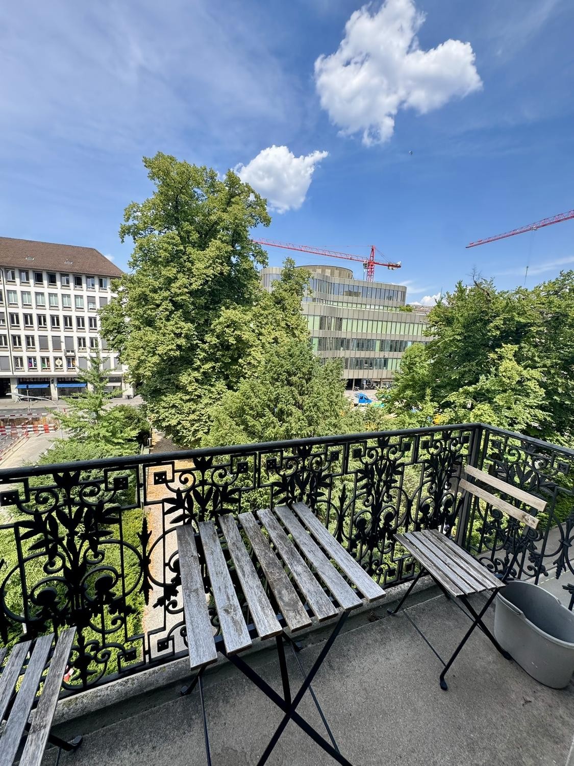 130m² office