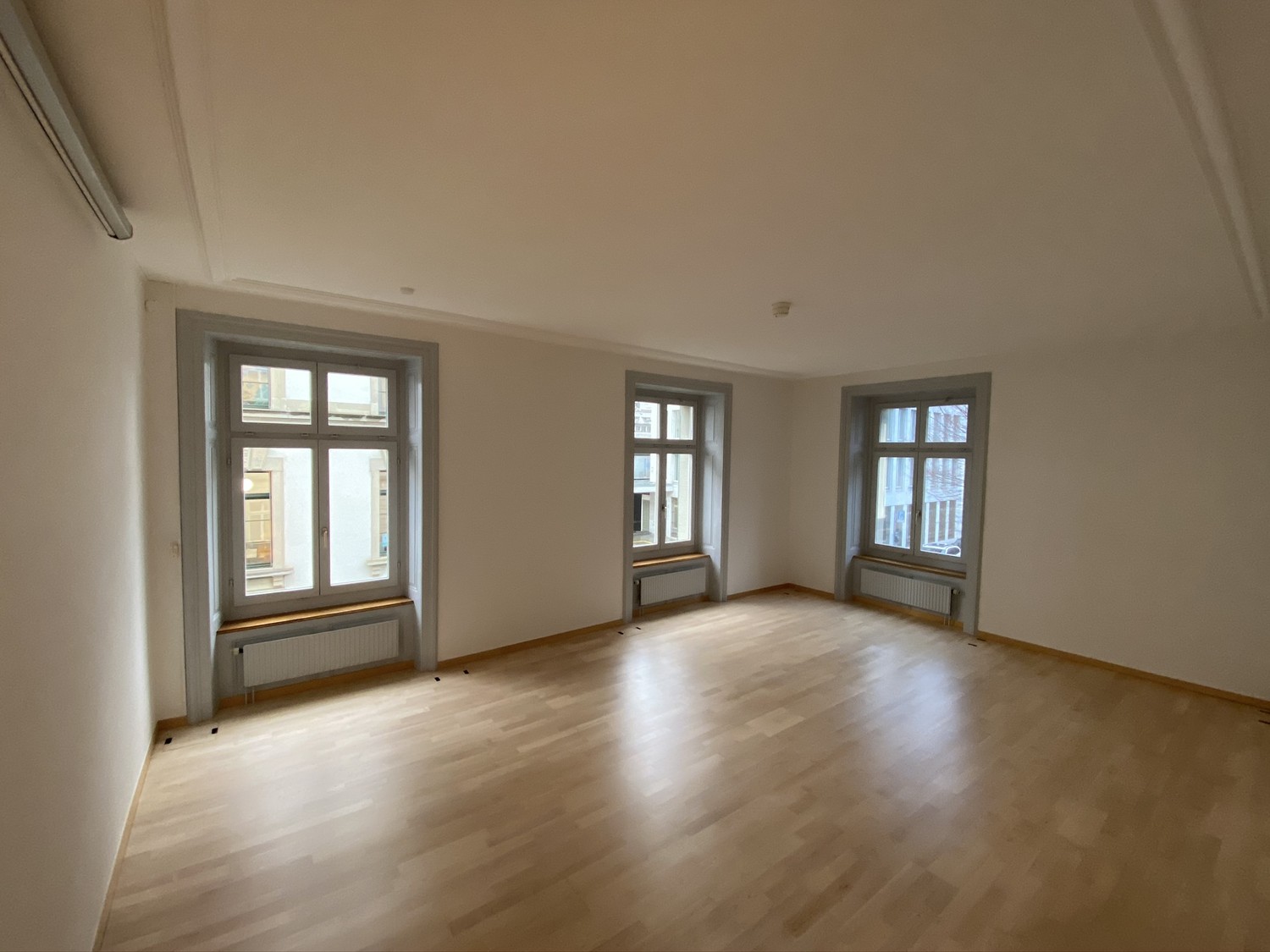 130m² office