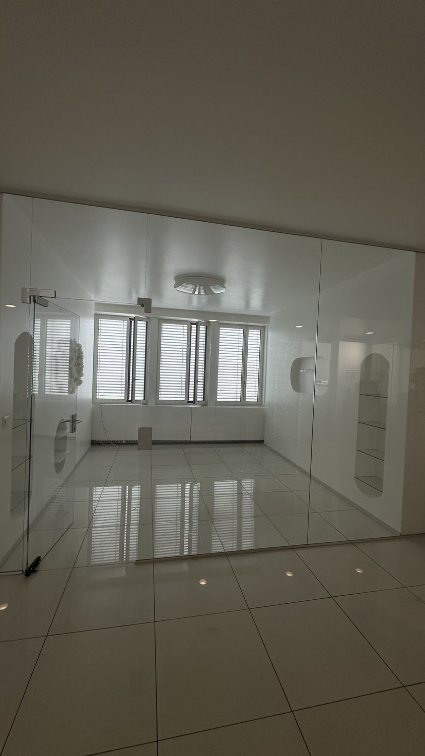 117m² commercial